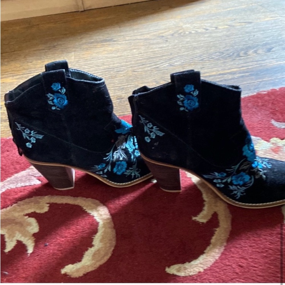 🛍️ Embroidered faux suede boots - Picture 5 of 9